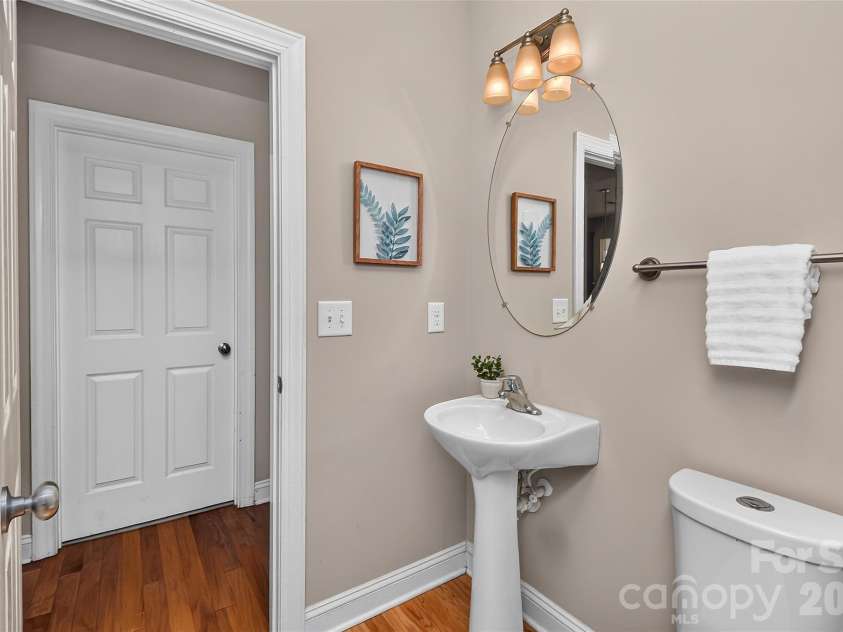 1217 Williamstown Road, Matthews, NC 28105.  MLS# CAR4434245, YatesRealty ID 56945. 