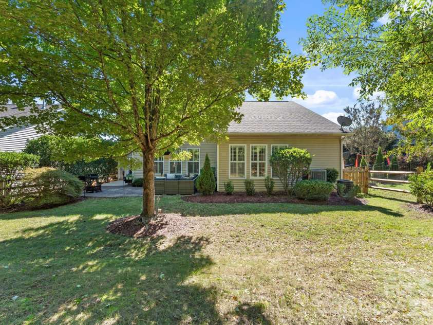 8011 Cottsbrooke Drive, Huntersville, NC 28078.  MLS# CAR4434421, YatesRealty ID 56946. 
