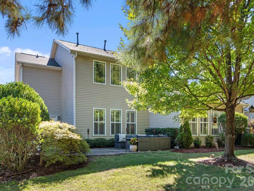 8011 Cottsbrooke Drive, Huntersville, NC 28078.  MLS# CAR4434421, YatesRealty ID 56946. 
