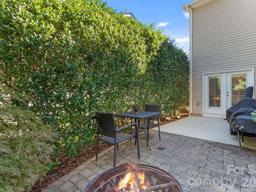 8011 Cottsbrooke Drive, Huntersville, NC 28078.  MLS# CAR4434421, YatesRealty ID 56946. 