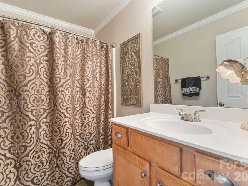 8011 Cottsbrooke Drive, Huntersville, NC 28078.  MLS# CAR4434421, YatesRealty ID 56946. 
