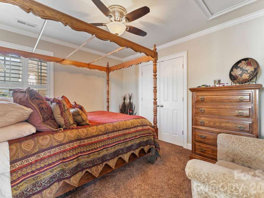 8011 Cottsbrooke Drive, Huntersville, NC 28078.  MLS# CAR4434421, YatesRealty ID 56946. 