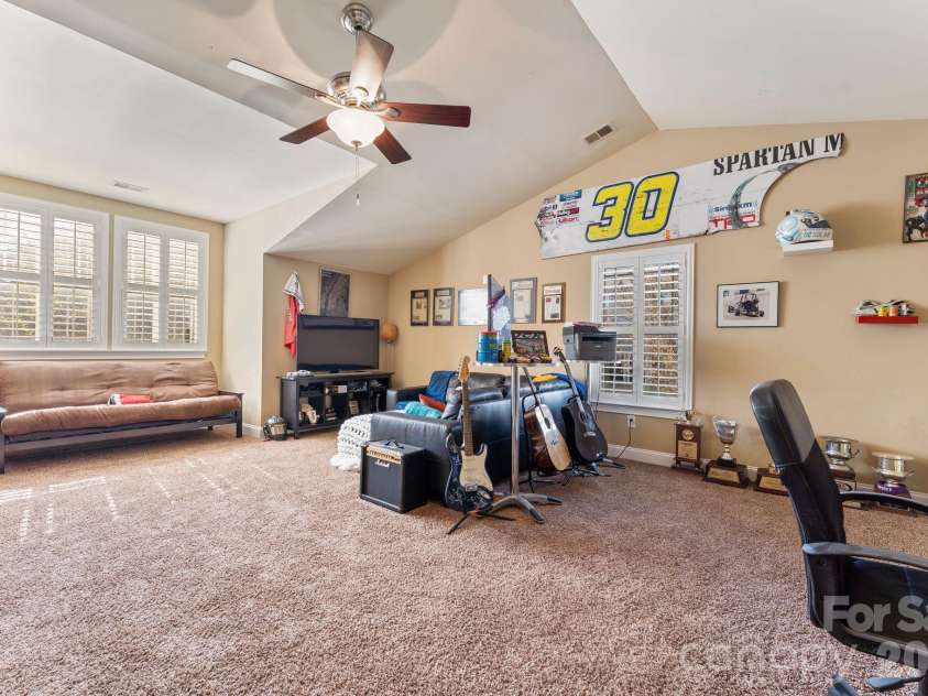 8011 Cottsbrooke Drive, Huntersville, NC 28078.  MLS# CAR4434421, YatesRealty ID 56946. 