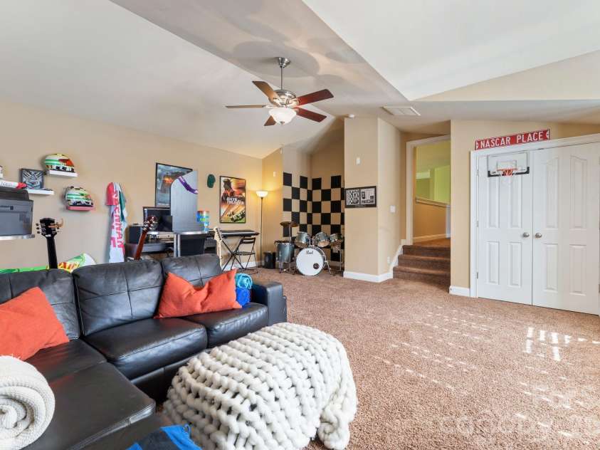 8011 Cottsbrooke Drive, Huntersville, NC 28078.  MLS# CAR4434421, YatesRealty ID 56946. 