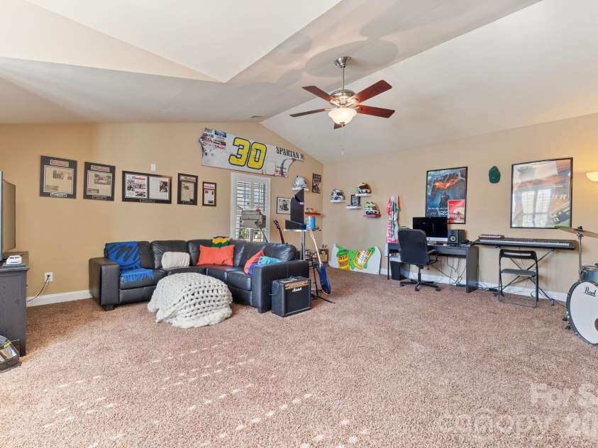 8011 Cottsbrooke Drive, Huntersville, NC 28078.  MLS# CAR4434421, YatesRealty ID 56946. 