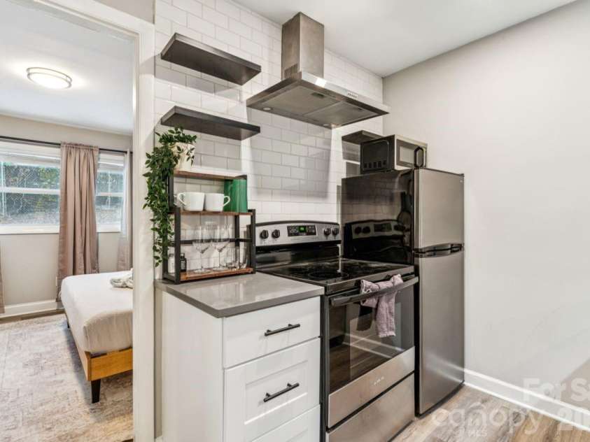 2000 Patio Court, Charlotte, NC 28205.  MLS# CAR4342962, YatesRealty ID 5695. 