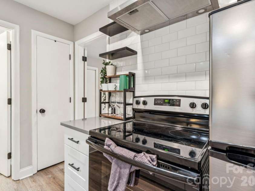 2000 Patio Court, Charlotte, NC 28205.  MLS# CAR4342962, YatesRealty ID 5695. 
