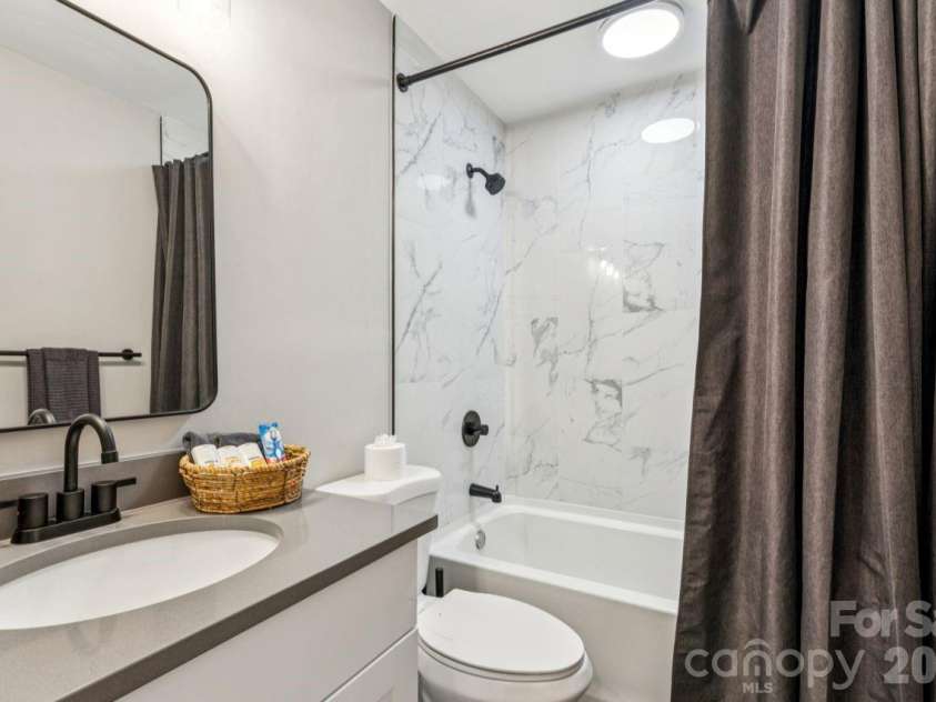 2000 Patio Court, Charlotte, NC 28205.  MLS# CAR4342962, YatesRealty ID 5695. 