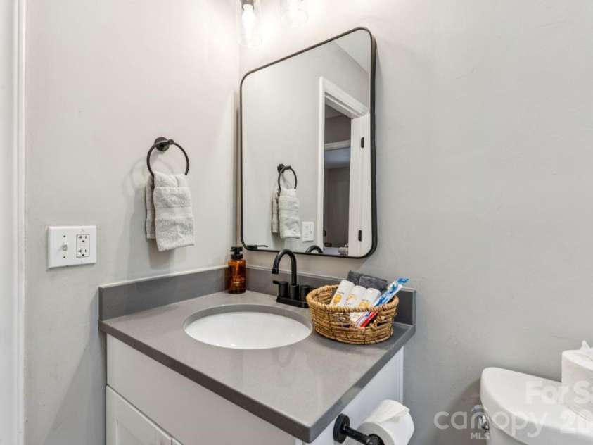 2000 Patio Court, Charlotte, NC 28205.  MLS# CAR4342962, YatesRealty ID 5695. 