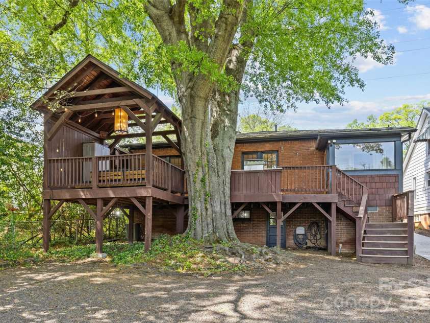2125 Kenilworth Avenue, Charlotte, NC 28203.  MLS# CAR4244475, YatesRealty ID 5695. Back of home