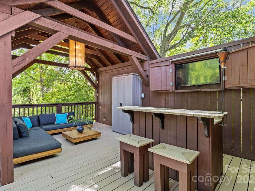 2125 Kenilworth Avenue, Charlotte, NC 28203.  MLS# CAR4244475, YatesRealty ID 5695. Deck with bar seating and covered area.