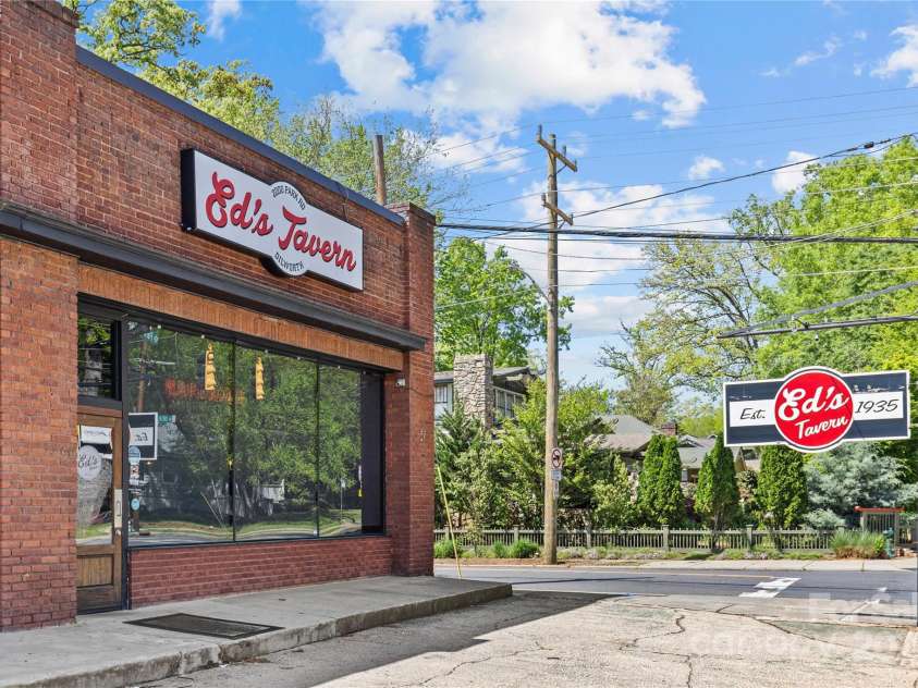 2125 Kenilworth Avenue, Charlotte, NC 28203.  MLS# CAR4244475, YatesRealty ID 5695. Ed's Tavern - voted best sports bar in town is only a 10 minute walk