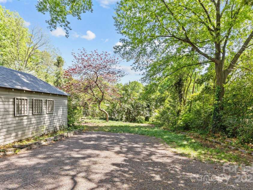 2125 Kenilworth Avenue, Charlotte, NC 28203.  MLS# CAR4244475, YatesRealty ID 5695. Large parking pad with turn-around area