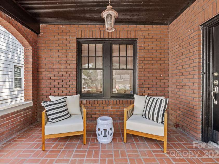 2125 Kenilworth Avenue, Charlotte, NC 28203.  MLS# CAR4244475, YatesRealty ID 5695. Lovely front porch