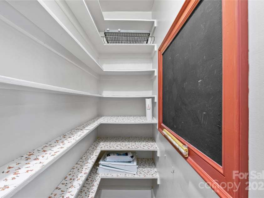 2125 Kenilworth Avenue, Charlotte, NC 28203.  MLS# CAR4244475, YatesRealty ID 5695. Pantry