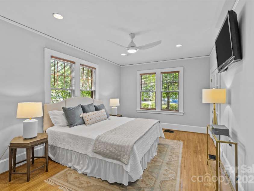 2125 Kenilworth Avenue, Charlotte, NC 28203.  MLS# CAR4244475, YatesRealty ID 5695. Primary bedroom