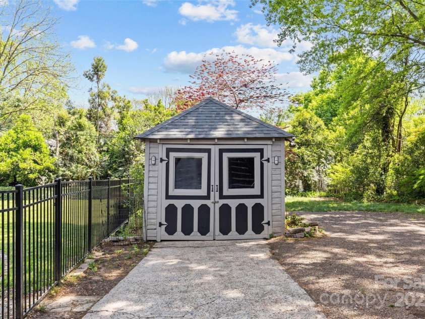 2125 Kenilworth Avenue, Charlotte, NC 28203.  MLS# CAR4244475, YatesRealty ID 5695. Storage Shed