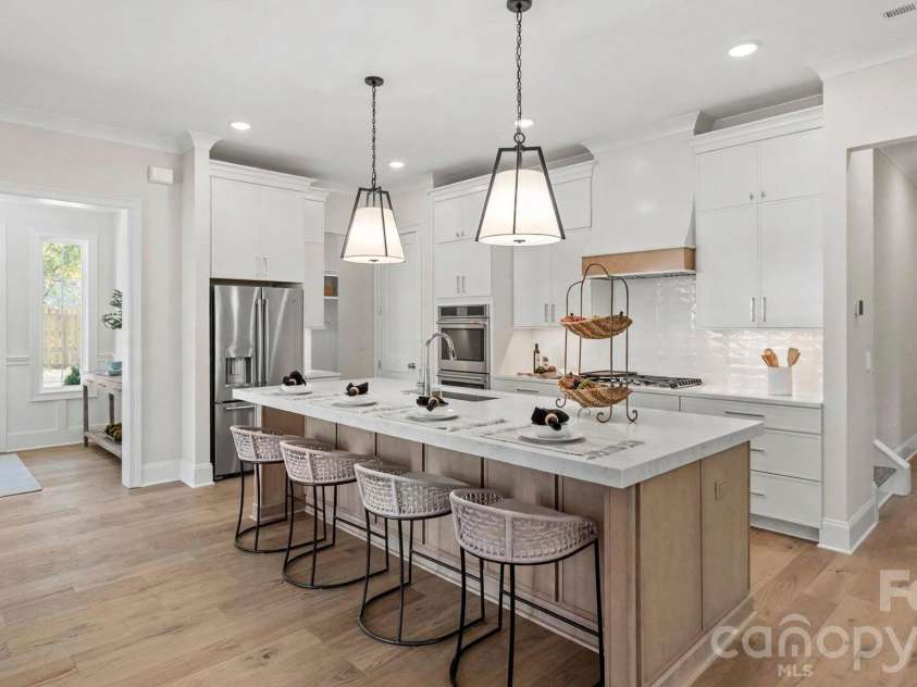 6918 Alexander Road, Charlotte, NC 28226.  MLS# CAR4434180, YatesRealty ID 56950. 
