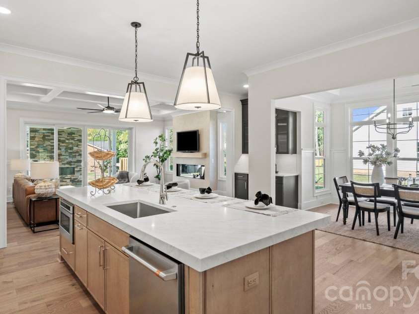 6918 Alexander Road, Charlotte, NC 28226.  MLS# CAR4434180, YatesRealty ID 56950. 