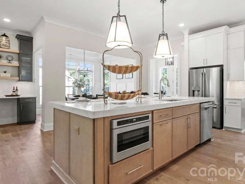 6918 Alexander Road, Charlotte, NC 28226.  MLS# CAR4434180, YatesRealty ID 56950. 