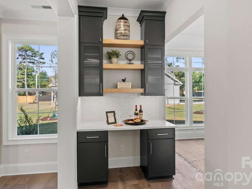 6918 Alexander Road, Charlotte, NC 28226.  MLS# CAR4434180, YatesRealty ID 56950. Butlers pantry
