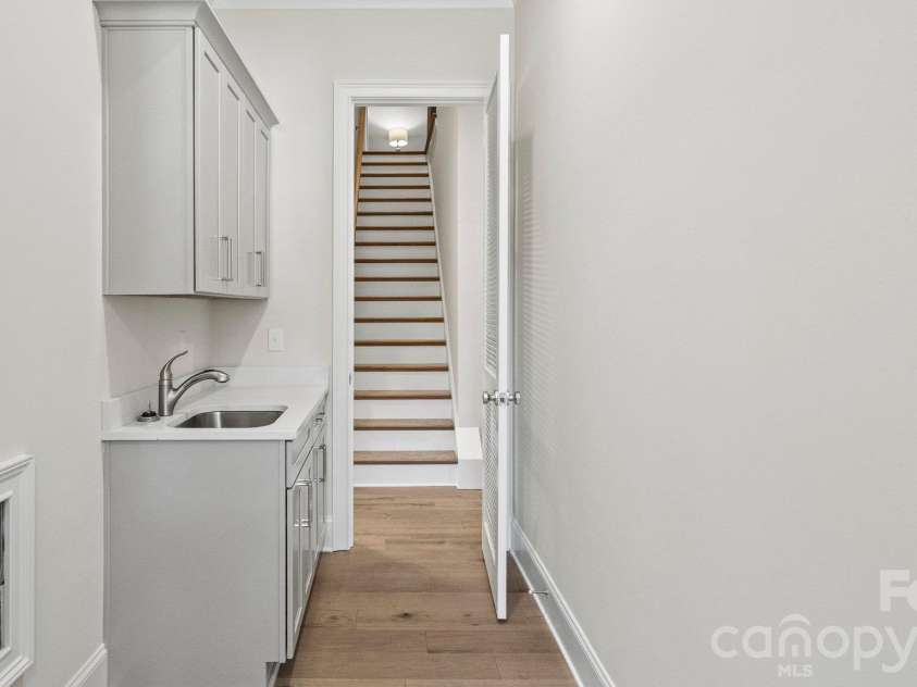 6918 Alexander Road, Charlotte, NC 28226.  MLS# CAR4434180, YatesRealty ID 56950. Laundry