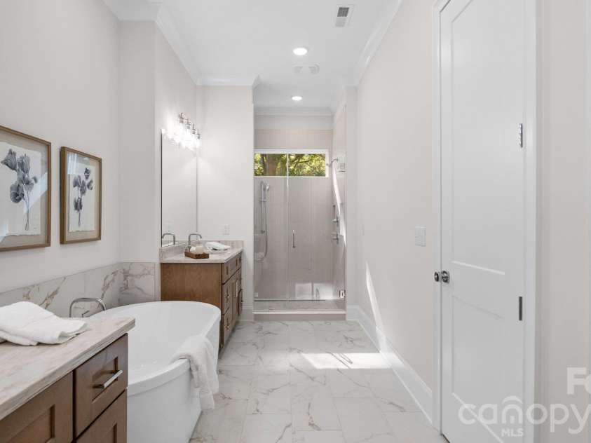 6918 Alexander Road, Charlotte, NC 28226.  MLS# CAR4434180, YatesRealty ID 56950. Primary bath