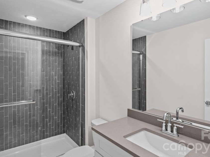 6918 Alexander Road, Charlotte, NC 28226.  MLS# CAR4434180, YatesRealty ID 56950. Upstairs en suite bath