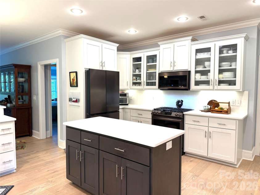 3450 4th Street Boulevard, Hickory, NC 28601.  MLS# CAR4434125, YatesRealty ID 56951. Kitchen