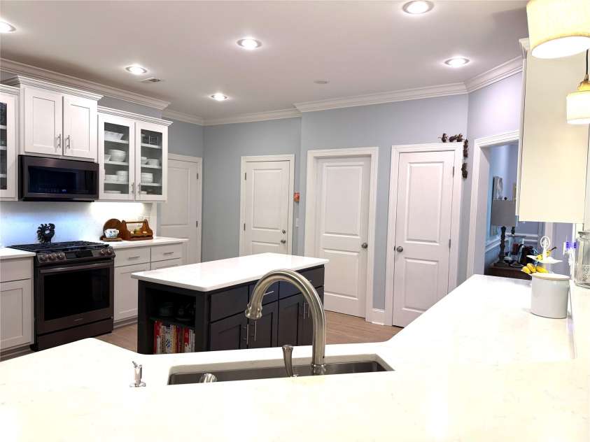 3450 4th Street Boulevard, Hickory, NC 28601.  MLS# CAR4434125, YatesRealty ID 56951. Kitchen