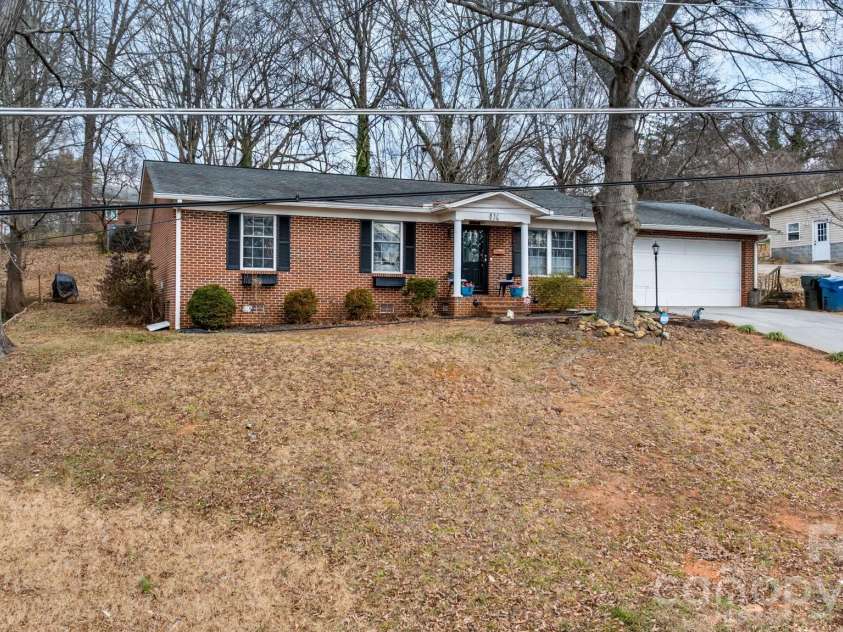 836 7th Avenue, Hickory, NC 28602.  MLS# CAR4340530, YatesRealty ID 56952. 