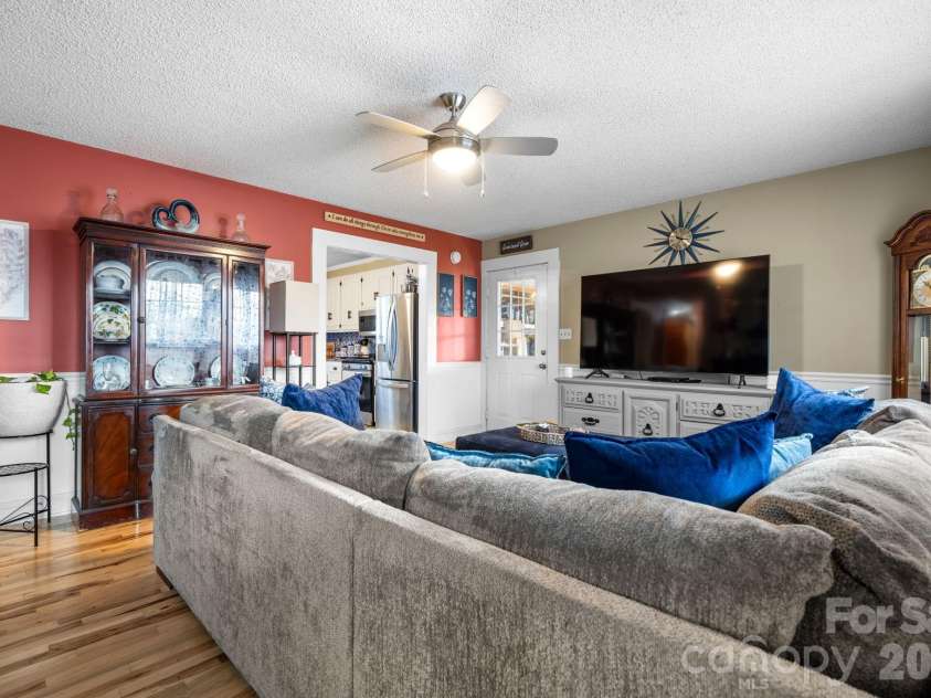 836 7th Avenue, Hickory, NC 28602.  MLS# CAR4340530, YatesRealty ID 56952. 