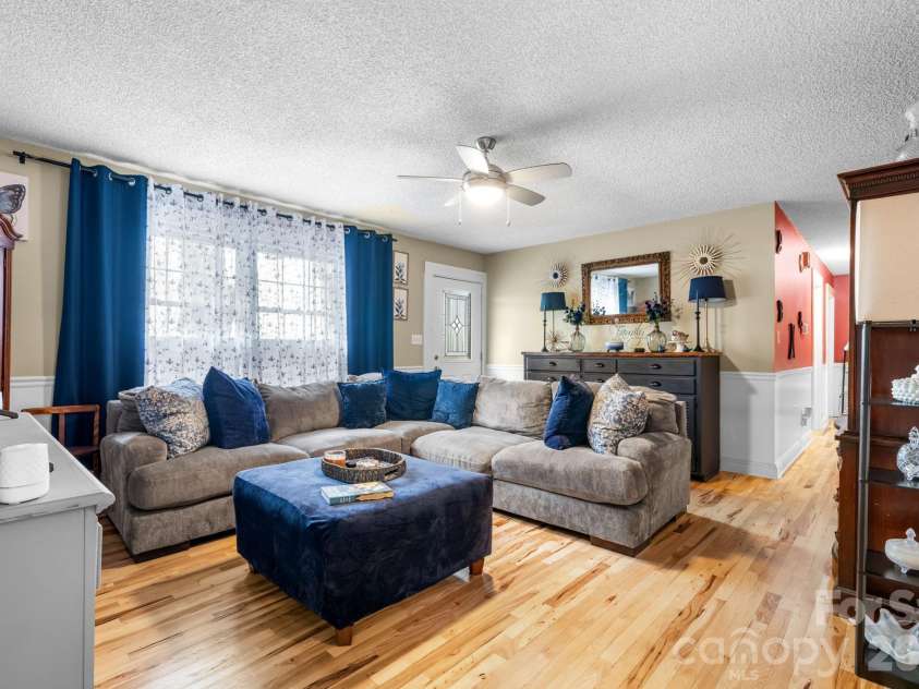 836 7th Avenue, Hickory, NC 28602.  MLS# CAR4340530, YatesRealty ID 56952. 