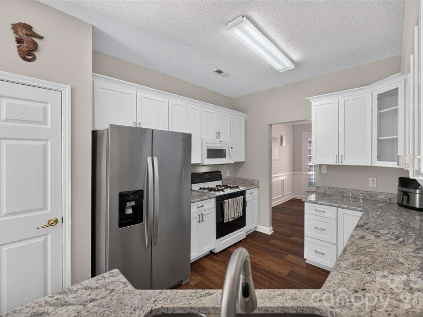 12530 Windward Oaks Drive, Huntersville, NC 28078.  MLS# CAR4434050, YatesRealty ID 56953. 