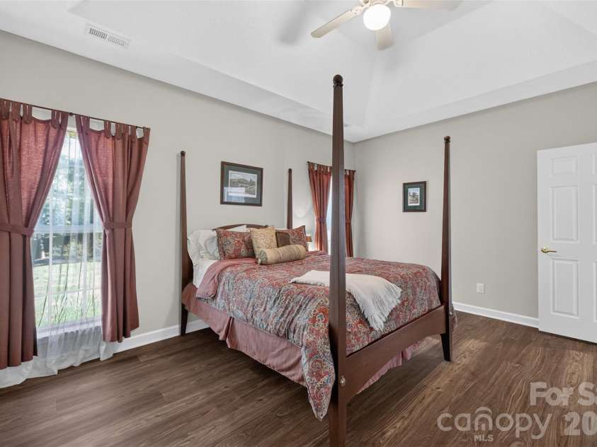 12530 Windward Oaks Drive, Huntersville, NC 28078.  MLS# CAR4434050, YatesRealty ID 56953. 