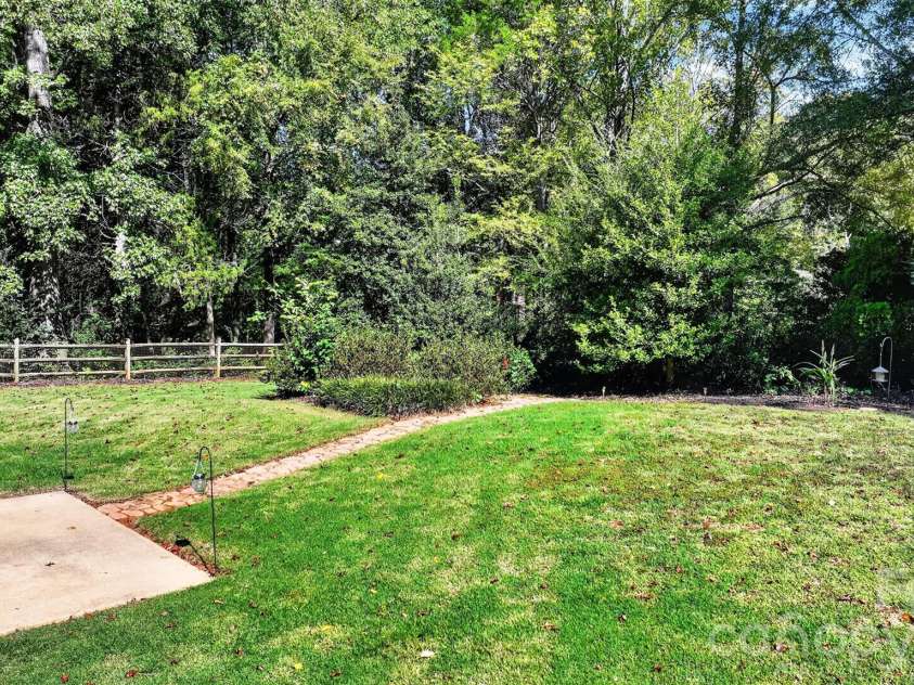 12530 Windward Oaks Drive, Huntersville, NC 28078.  MLS# CAR4434050, YatesRealty ID 56953. 