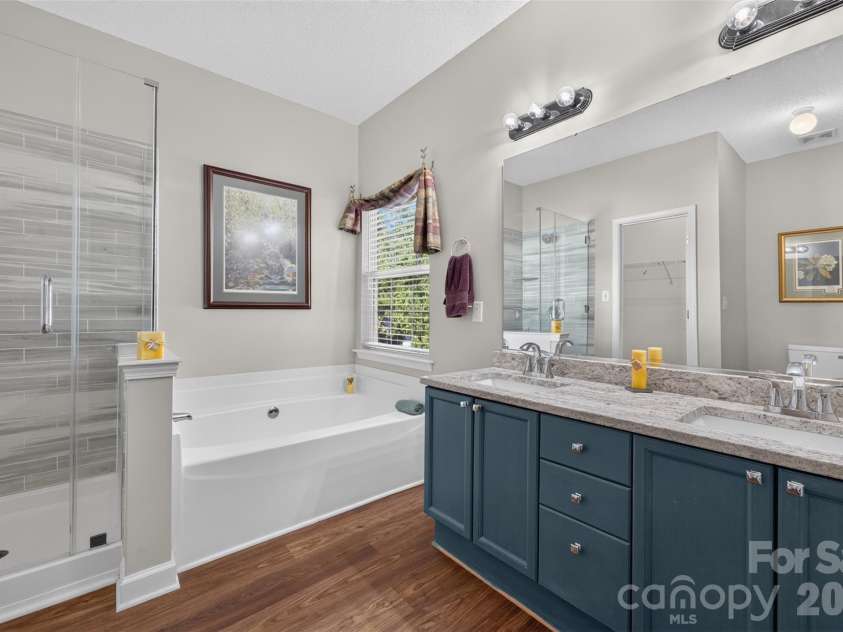 12530 Windward Oaks Drive, Huntersville, NC 28078.  MLS# CAR4434050, YatesRealty ID 56953. Primary Bathroom