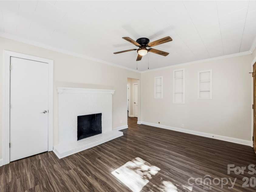 915 Skyway Drive, Kannapolis, NC 28083.  MLS# CAR4433978, YatesRealty ID 56954. 