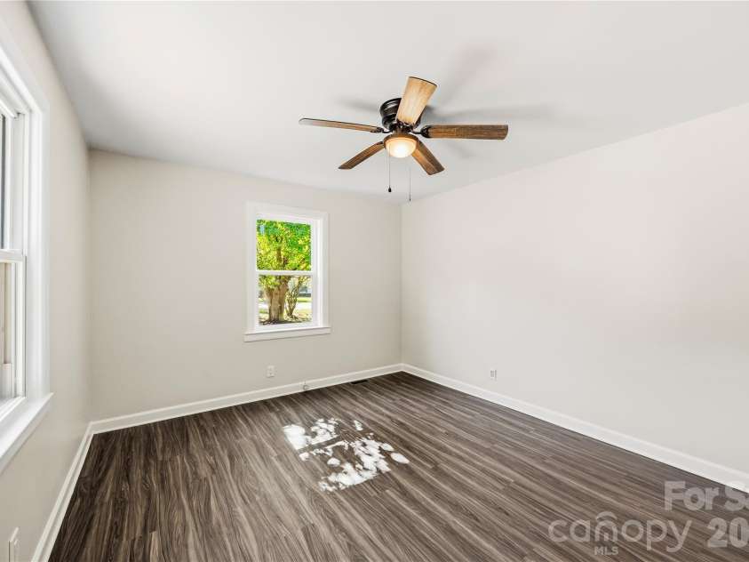 915 Skyway Drive, Kannapolis, NC 28083.  MLS# CAR4433978, YatesRealty ID 56954. 