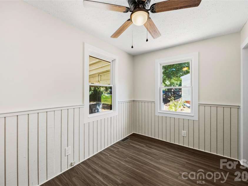 915 Skyway Drive, Kannapolis, NC 28083.  MLS# CAR4433978, YatesRealty ID 56954. 