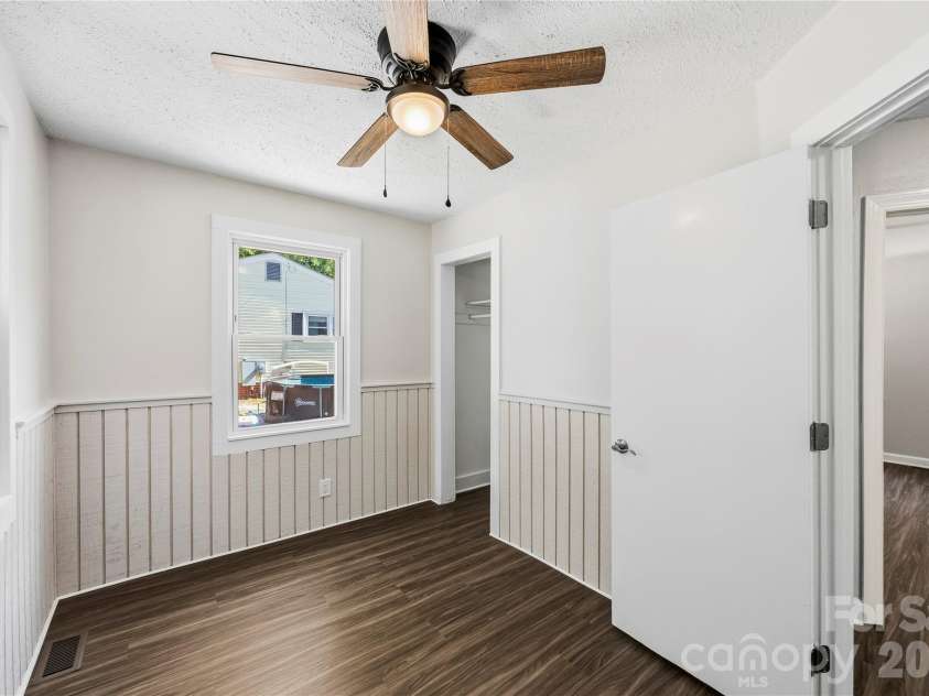 915 Skyway Drive, Kannapolis, NC 28083.  MLS# CAR4433978, YatesRealty ID 56954. 
