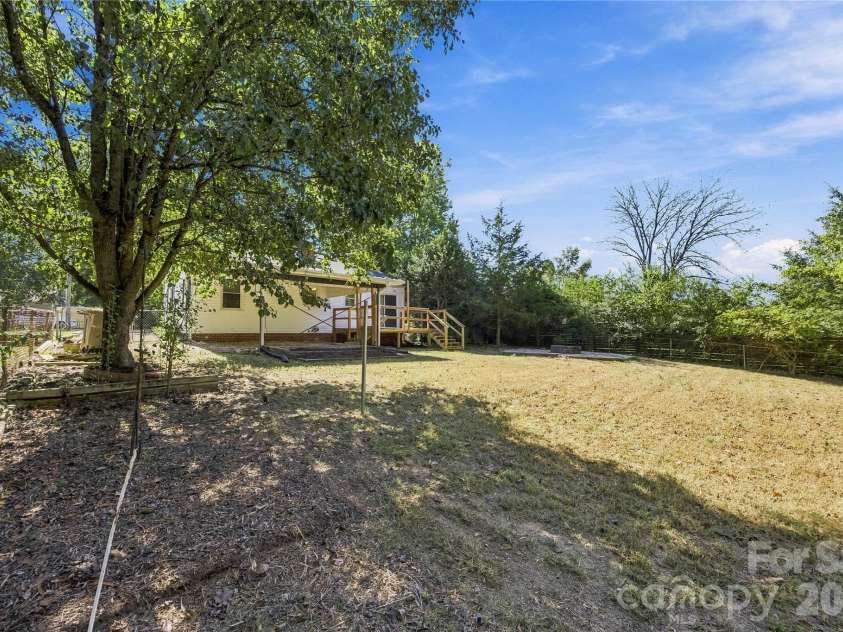915 Skyway Drive, Kannapolis, NC 28083.  MLS# CAR4433978, YatesRealty ID 56954. 