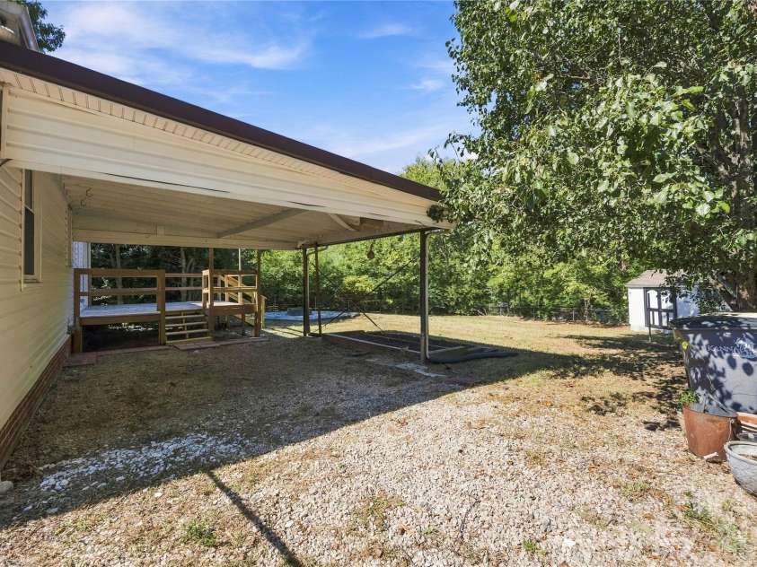 915 Skyway Drive, Kannapolis, NC 28083.  MLS# CAR4433978, YatesRealty ID 56954. 