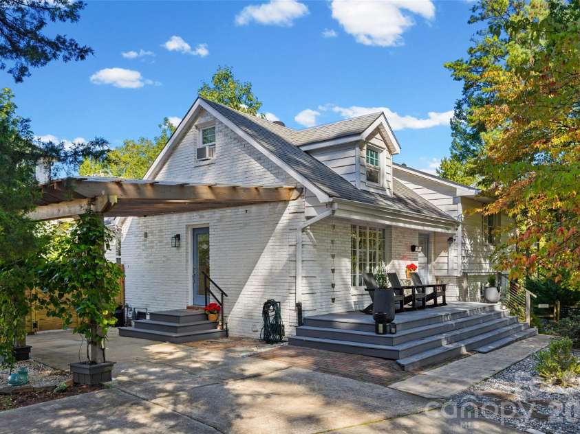 5145 Murrayhill Drive, Charlotte, NC 28210.  MLS# CAR4434043, YatesRealty ID 56955. 