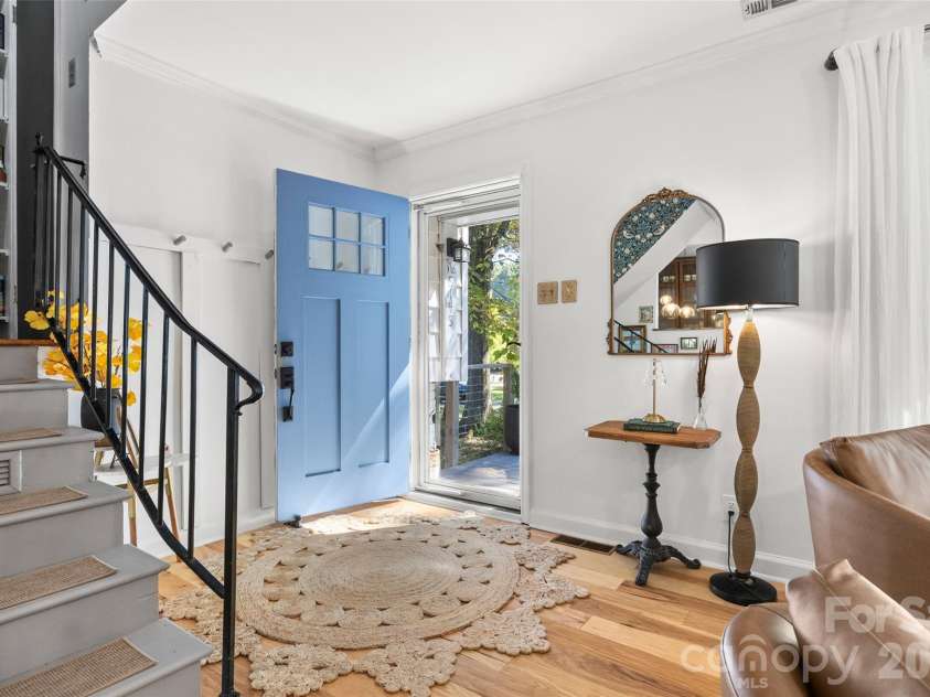 5145 Murrayhill Drive, Charlotte, NC 28210.  MLS# CAR4434043, YatesRealty ID 56955. 
