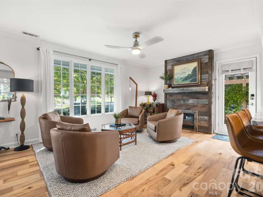 5145 Murrayhill Drive, Charlotte, NC 28210.  MLS# CAR4434043, YatesRealty ID 56955. 
