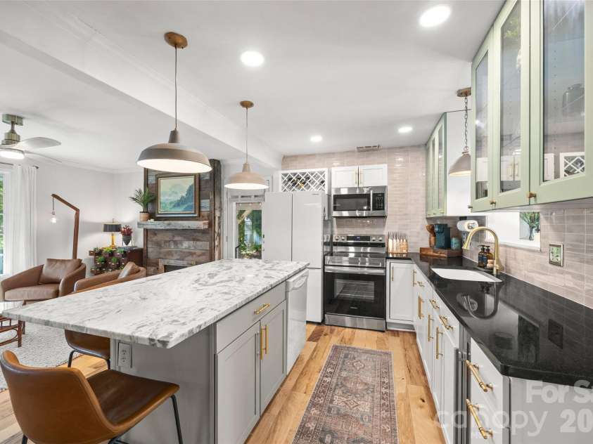 5145 Murrayhill Drive, Charlotte, NC 28210.  MLS# CAR4434043, YatesRealty ID 56955. 