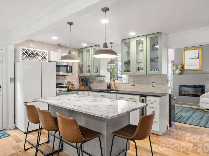 5145 Murrayhill Drive, Charlotte, NC 28210.  MLS# CAR4434043, YatesRealty ID 56955. 