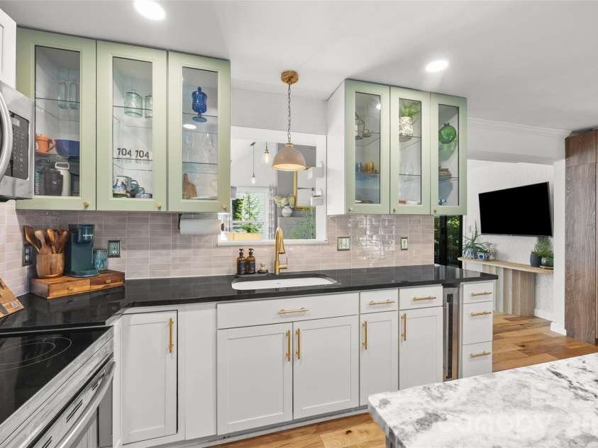 5145 Murrayhill Drive, Charlotte, NC 28210.  MLS# CAR4434043, YatesRealty ID 56955. 