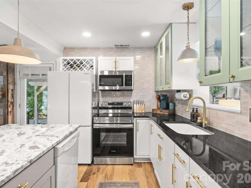 5145 Murrayhill Drive, Charlotte, NC 28210.  MLS# CAR4434043, YatesRealty ID 56955. 
